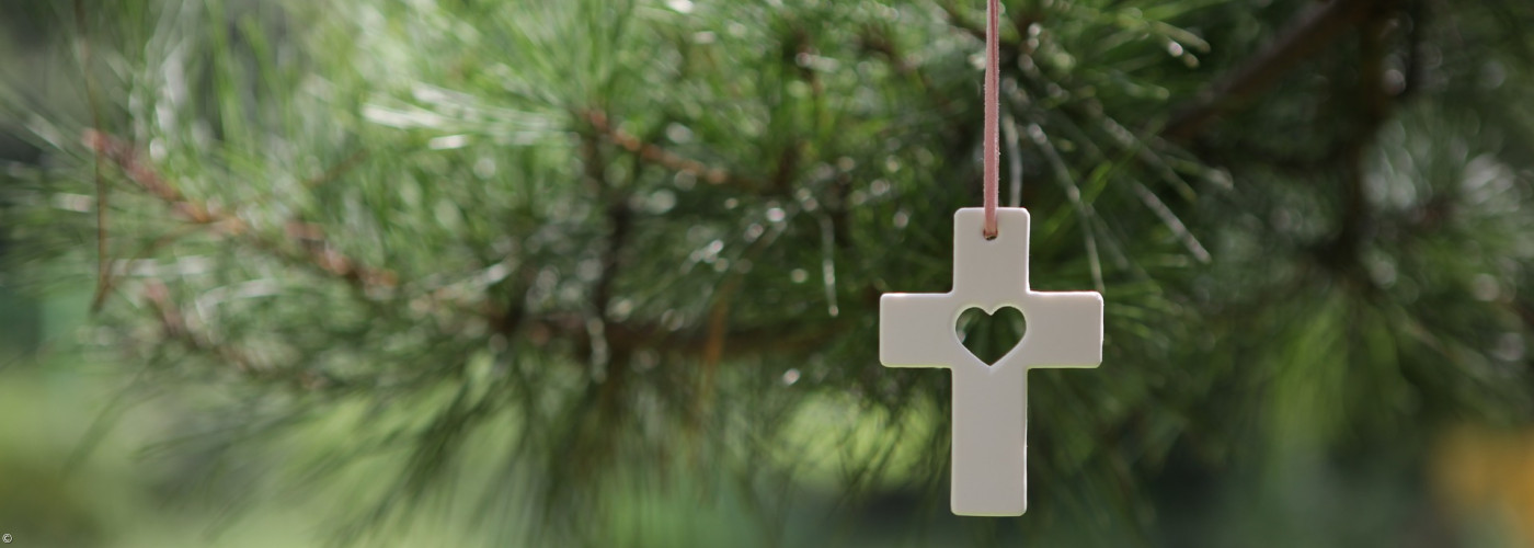 Kreuzanhänger in Fichte