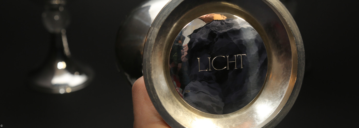 Licht auf der Unterseite des Kelchs