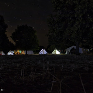 Kinderzeltlager bei Nacht